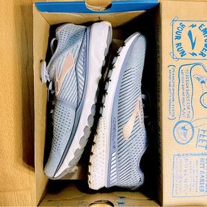 Brooks adrenaline GTS 20 running shoe 7.5